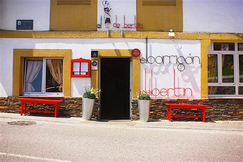 Fachada acogedora del restaurante El Barrigón de Bertín