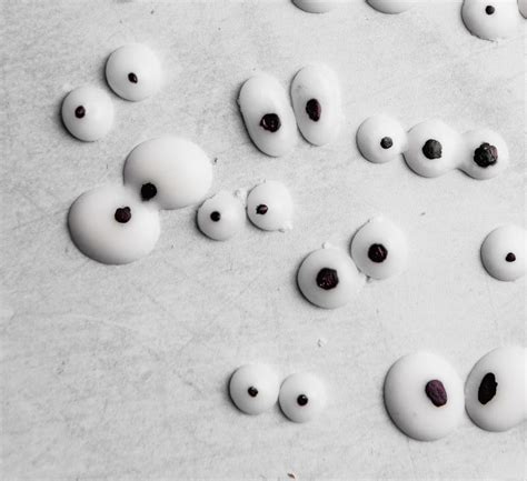Ojos de azúcar comestibles en diferentes tamaños