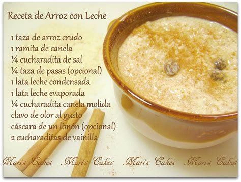 Ingredientes básicos para preparar arroz con leche colocados sobre una mesa de madera