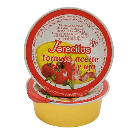 Variedad de monodosis de aceite y tomate para desayunos saludables