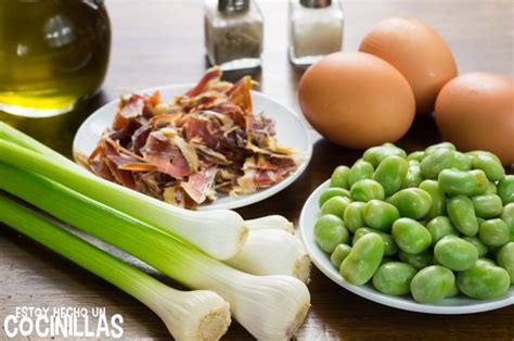 Ingredientes frescos para el revuelto de ajos tiernos y pimientos