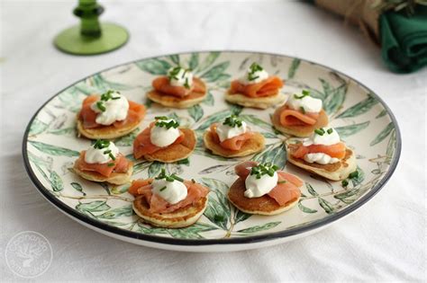 Blinis con salmón y salsa fresca