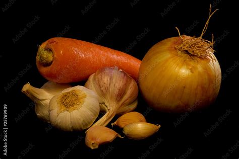 Cebolla, zanahoria, ajo, laurel y tomillo
