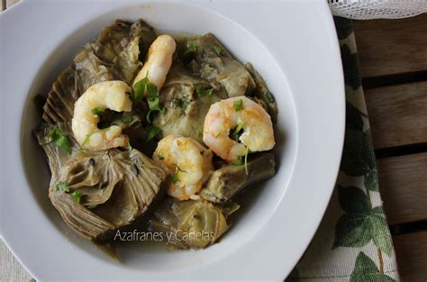 Guiso de alcachofas y langostinos en cazuela
