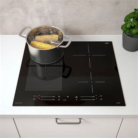 Placa de inducción IKEA en un entorno de cocina moderno