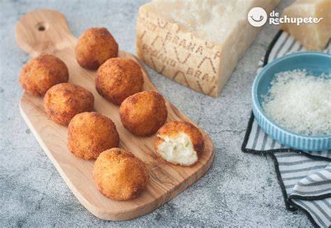 Croquetas de queso sin gluten listas para freír