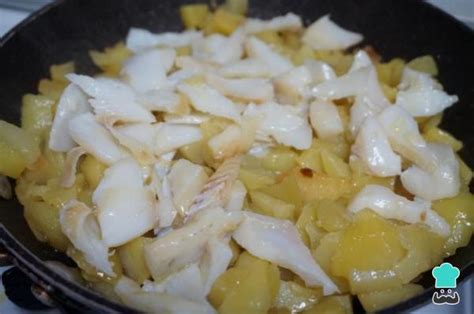 Infografía con los ingredientes para bacalao con patatas y huevo