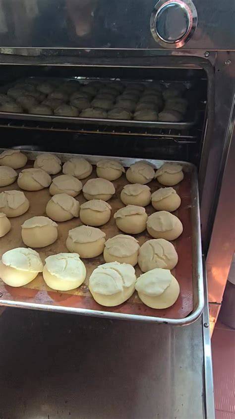 Medallones de calabaza dorados y crujientes recién salidos del horno
