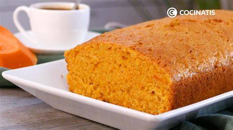Bizcocho de calabaza y zanahoria cortado
