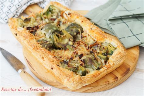 Tarta salada con jamón serrano y queso camembert