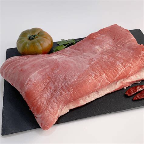 Corte de matambre de cerdo y res