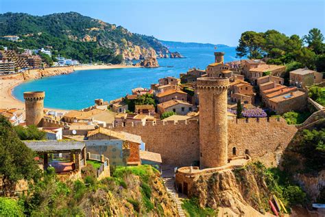 Composición de fotos de los pueblos medievales más bonitos de la Costa Brava