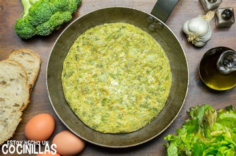 Cocción de la tortilla de brócoli en sartén