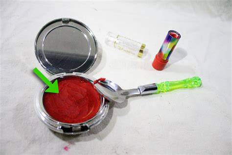 Esquema de los ingredientes principales de un lápiz labial