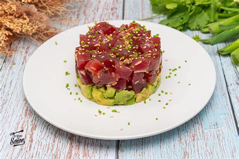Ingredientes frescos para tartar de atún rojo