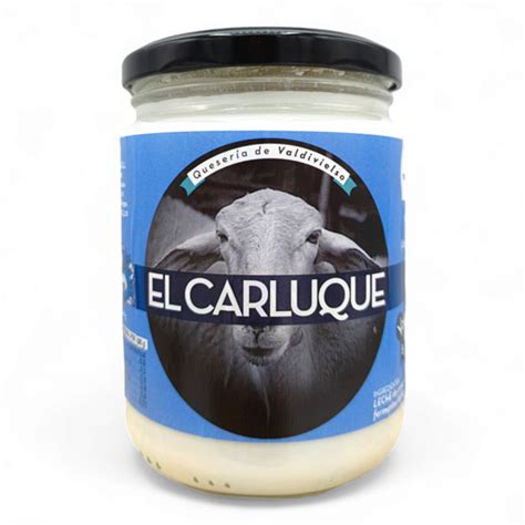 Yogur artesanal de leche de oveja en envase de vidrio