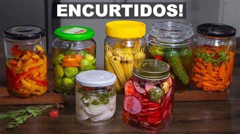Variedad de vegetales encurtidos