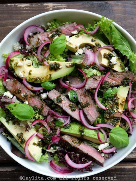 Ensalada de carne asada con aderezo balsámico