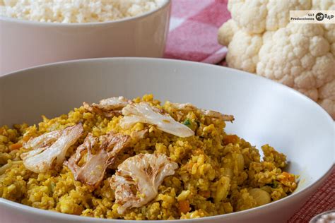Curry de coliflor con arroz y guarniciones
