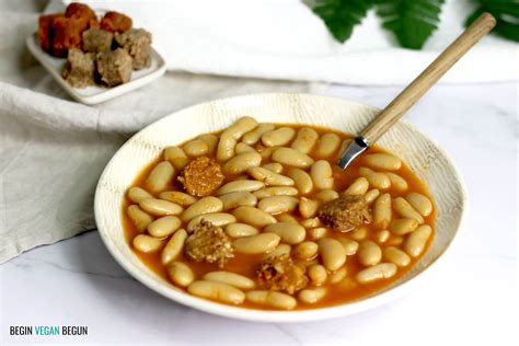 Ingredientes frescos para fabada vegana