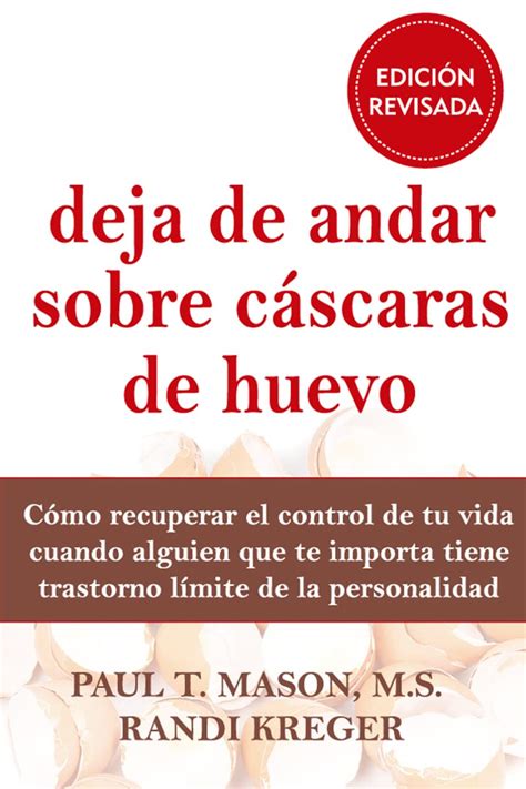 Persona caminando sobre cáscaras de huevo con precaución