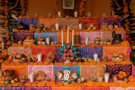 Ofrenda de Día de Muertos con calabazas