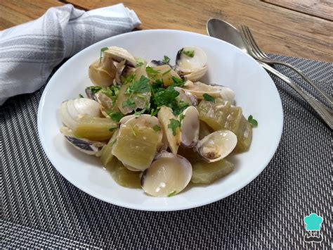 Plato de cardo guisado con almejas