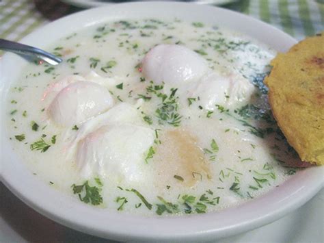 Changua colombiana con huevo y leche