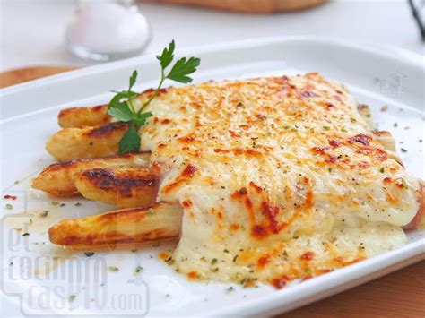 Lomos de limanda gratinados con mayonesa y patatas