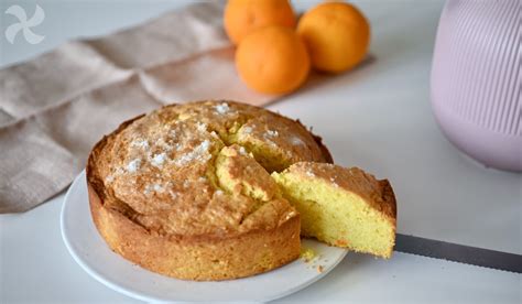 Bizcocho de naranja recién horneado