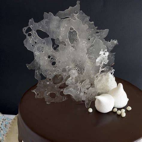Ejemplos de decoraciones de isomalt en un pastel