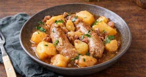 Dublin Coddle con salchichas y patatas