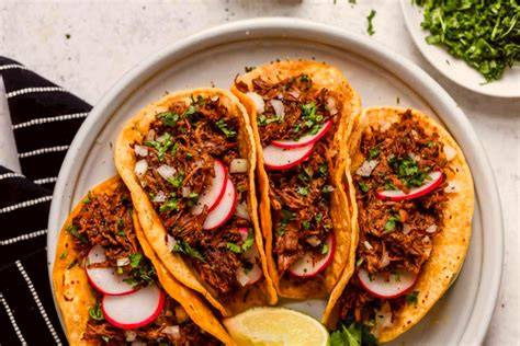 Variedad de tacos de barbacoa
