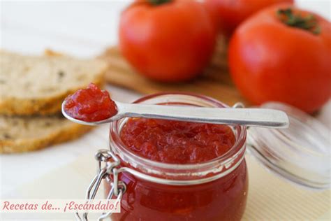 Tarros de mermelada de tomate casera