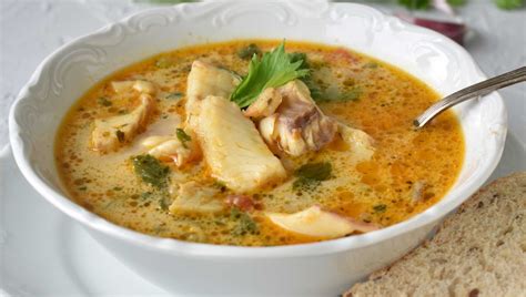 Tabla de ingredientes de la sopa de pescado y verduras