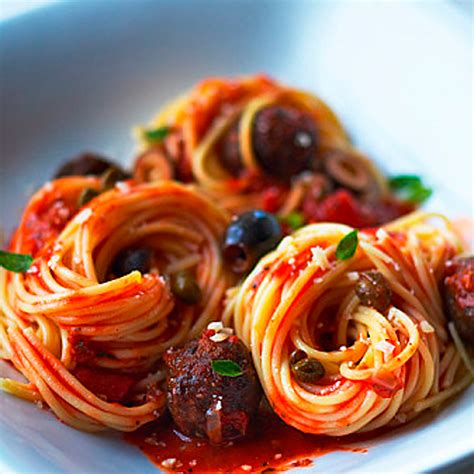 Espaguetis a la puttanesca con espaguetis de konjac