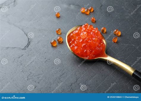 Caviar rojo en cuchara