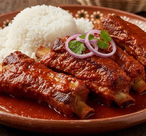 Costillas de cerdo dorándose en paellera