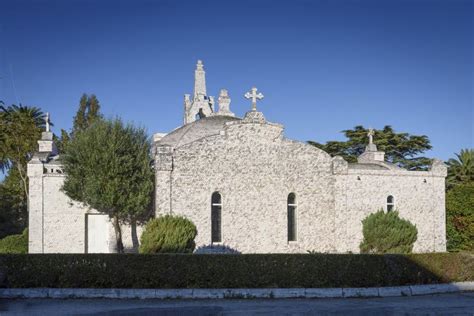 Capilla de las Conchas cubierta de vieiras