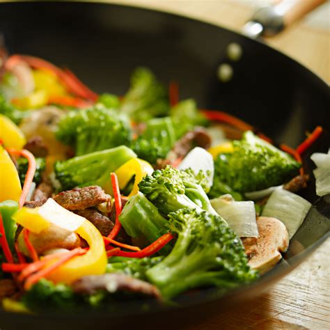 Salteado de ternera y verduras en un wok