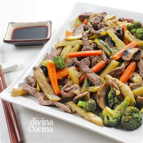 Ternera salteándose en un wok