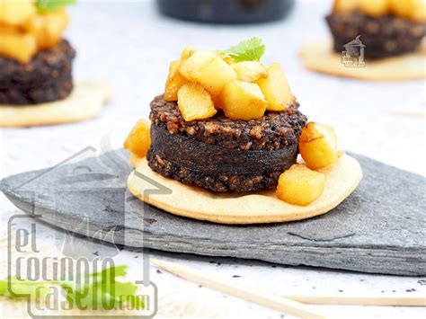 Capricho de morcilla con uva y cebollino