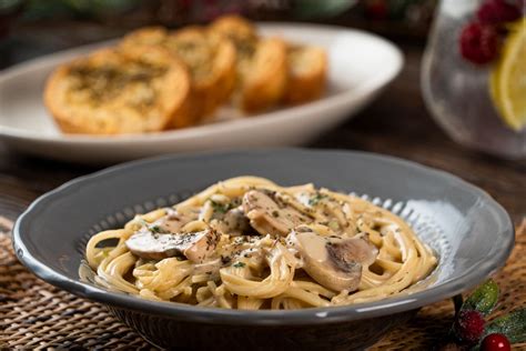 Espagueti con champiñones y espárragos
