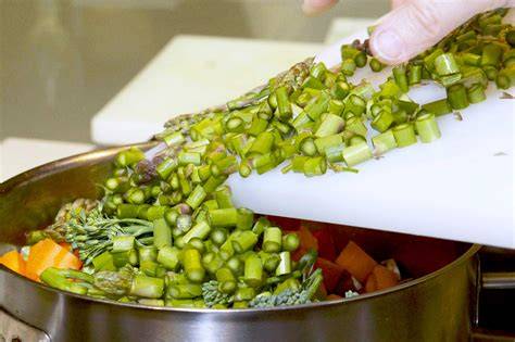 Verduras pochándose para el escabeche