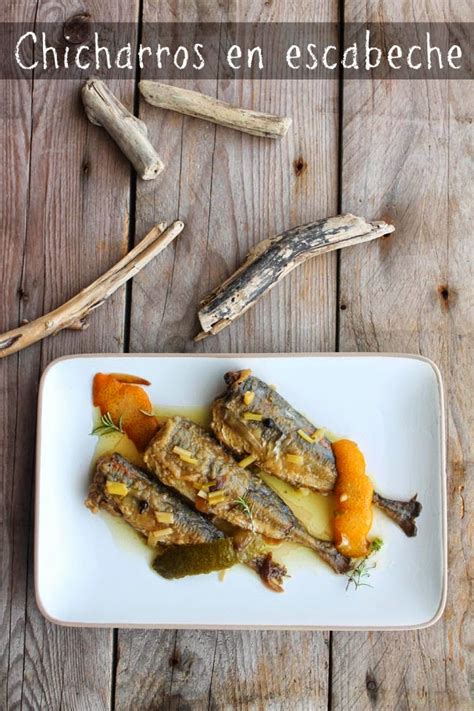 Chicharros en escabeche listos para reposar