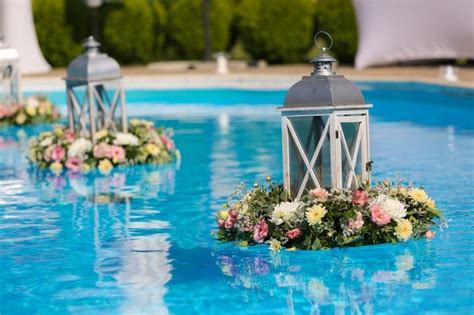 Casa con piscina decorada para una boda