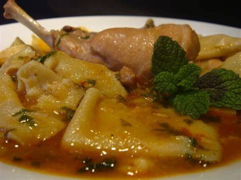 Plato de andrajos con liebre, una especialidad gastronómica de Castellar