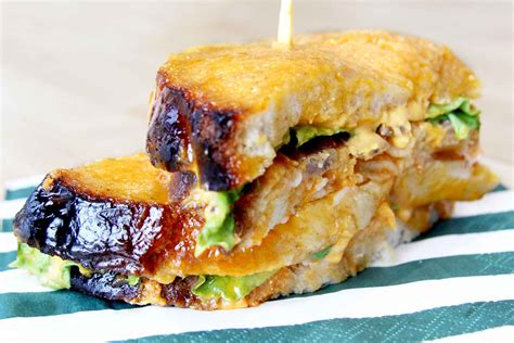 Sándwiches tipo triángulo del Bar EME