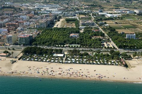 vistas aéreas del camping caballo de mar y la playa de pineda de mar