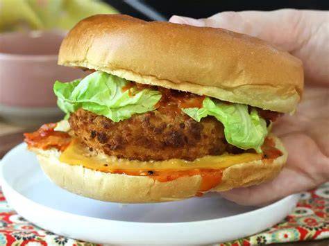 Hamburguesa de pollo empanado estilo Popeye's